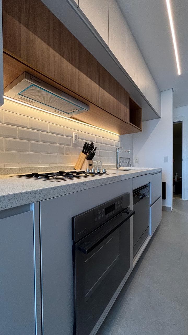 Cozinha com Iluminação Linear
